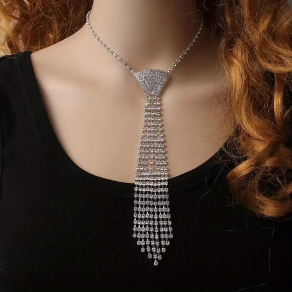 HIGH QUALITY Jewelry - Vintage Style Rhinestones Tie-Shaped Pendant (SILVERY)